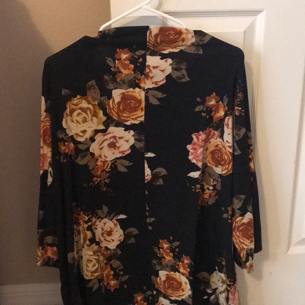 Piphany Floral Top - Picture 3 of 4